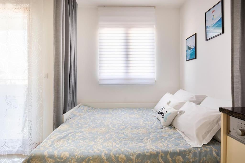 Seaesta Apartment Pool And Beach Слатине Экстерьер фото